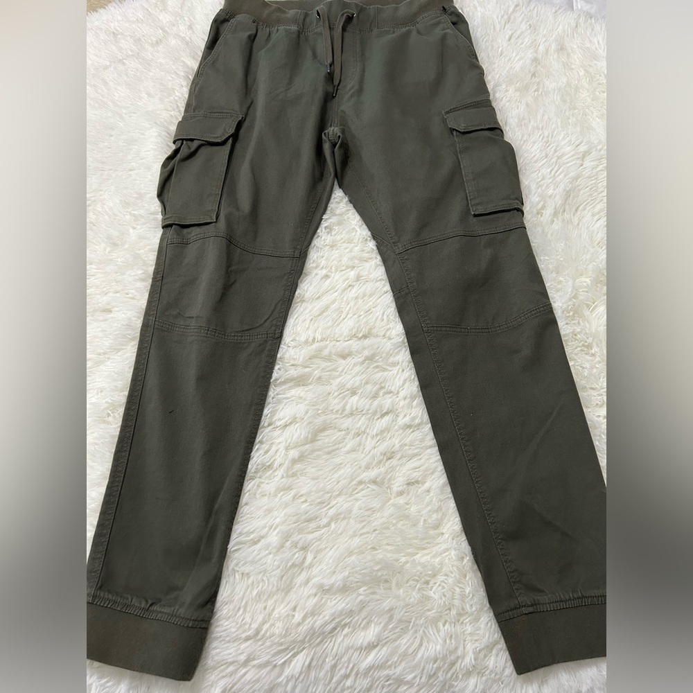 H&M Green Cargo Pants with Durable Fabric size Medium excellent condition women